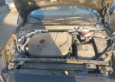 2024 Volvo S60 B5 Core Dark Theme z USA, uszkodzony, nr VIN 7JRL12FKXRG326683